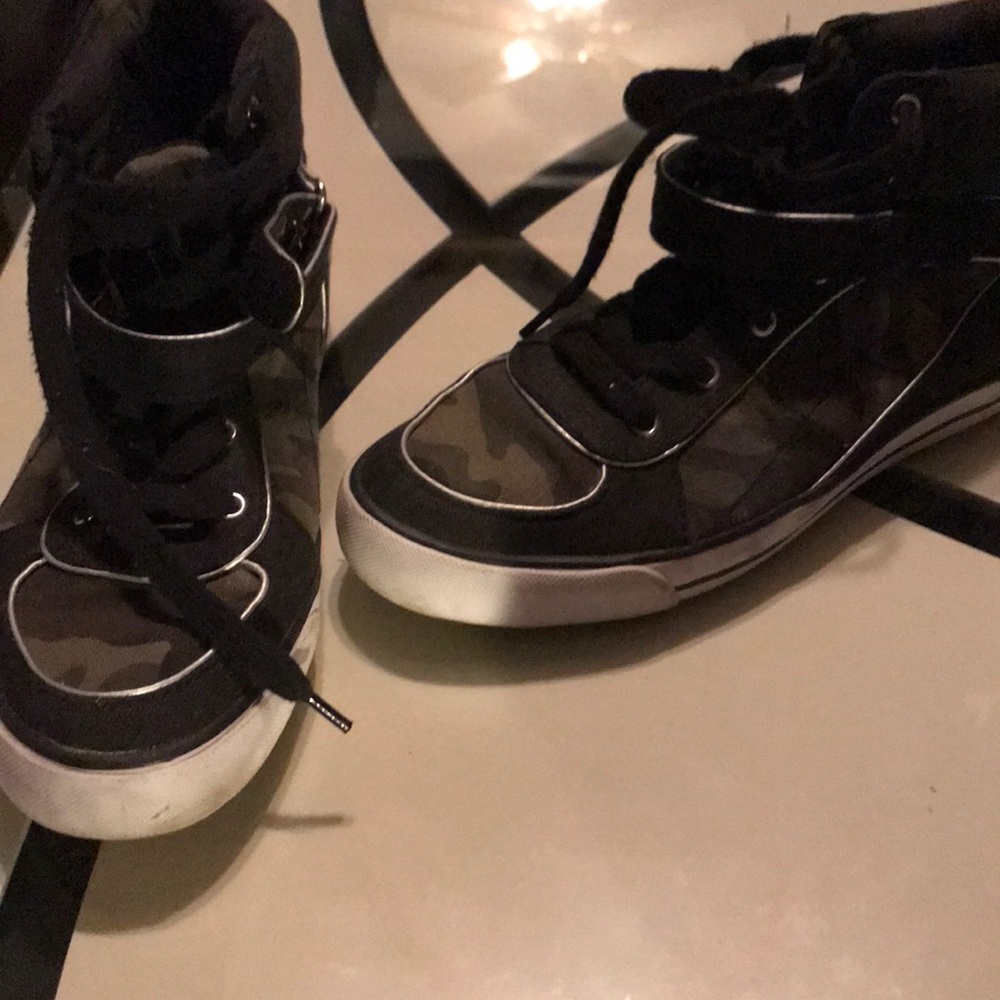 Fatigue sneakers